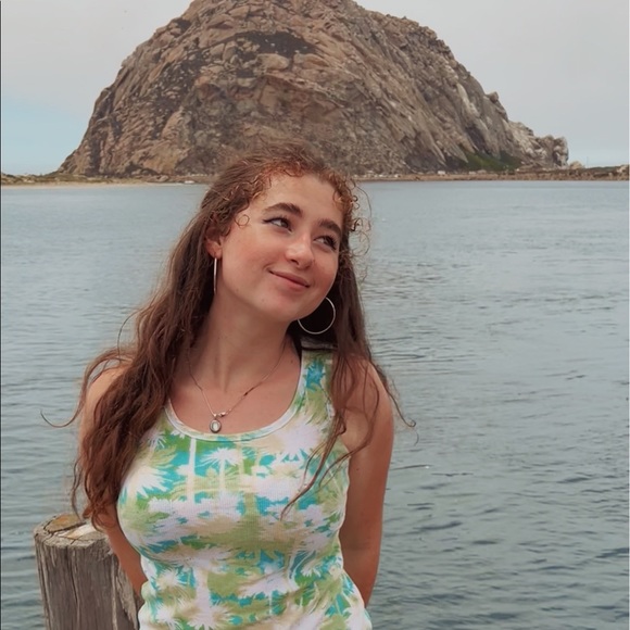 Meet your Posher, Aleesa - Picture 2 of 5